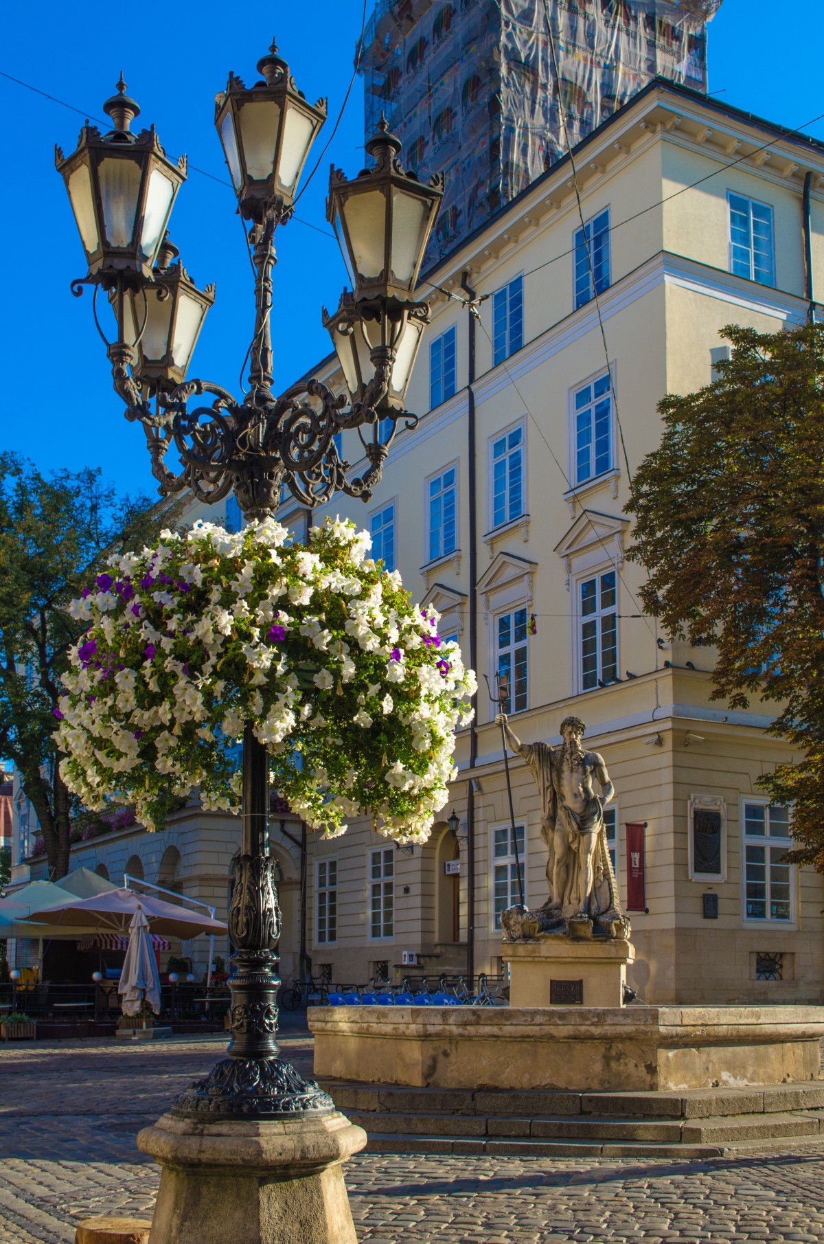 Площа у центрі Львова